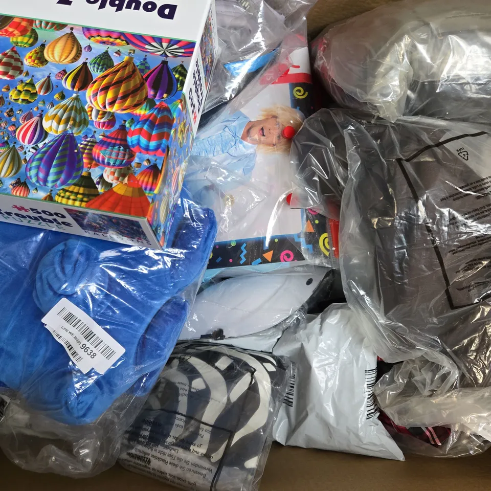 BOX OF APPROXIMATELY 10 ASSORTED TOYS AND GAMES TO INCLUDE SPACE SHUTTLE TOY, PIE FACE GAME, HUG-A-LUMPS PLUSH, ETC - COLLECTION ONLY