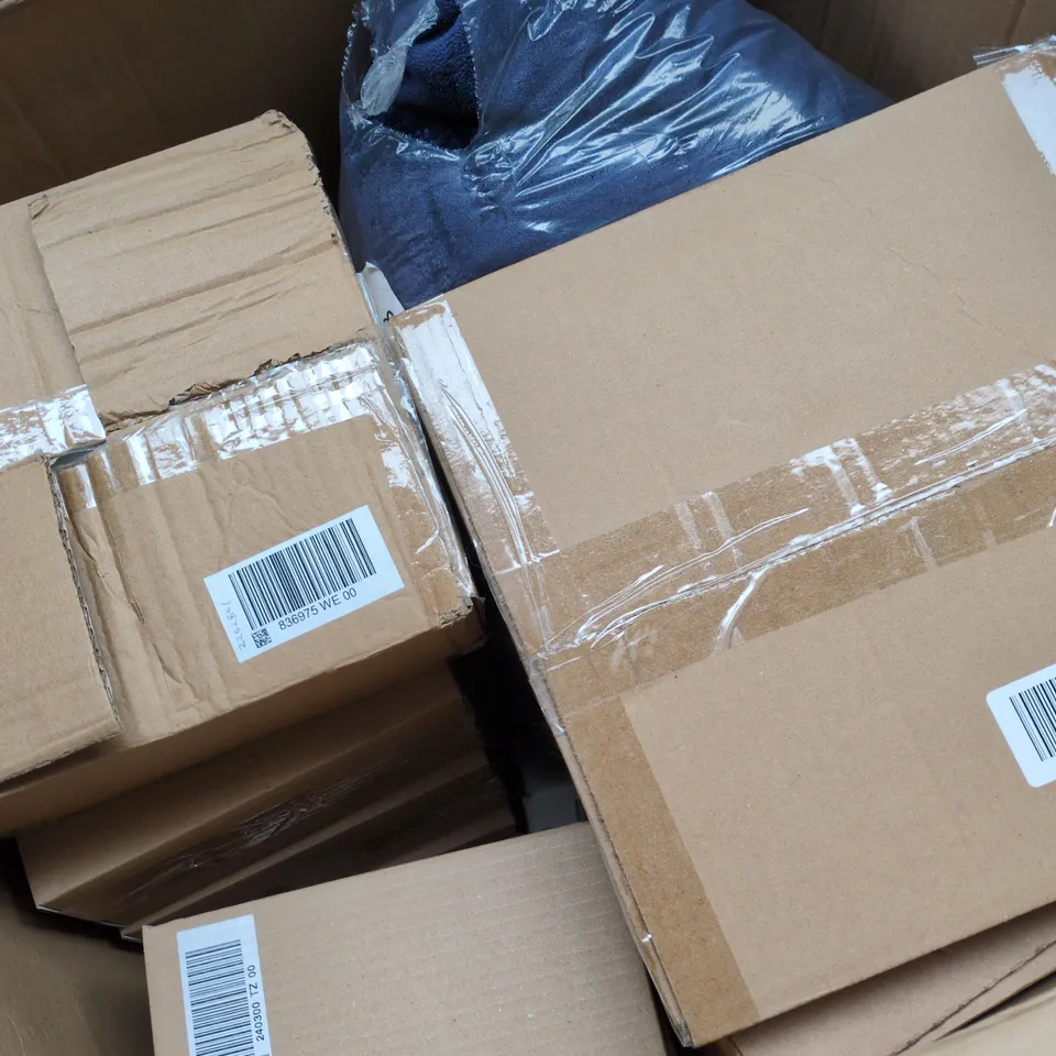 BOX OF APPROXIMATELY 12 ASSORTED HOUSEHOLD ITEMS - COLLECTION ONLY