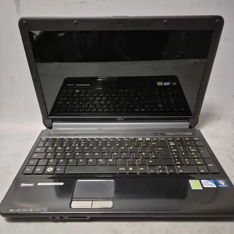 FUJITSU LIFEBOOK AH530 PC LAPTOP