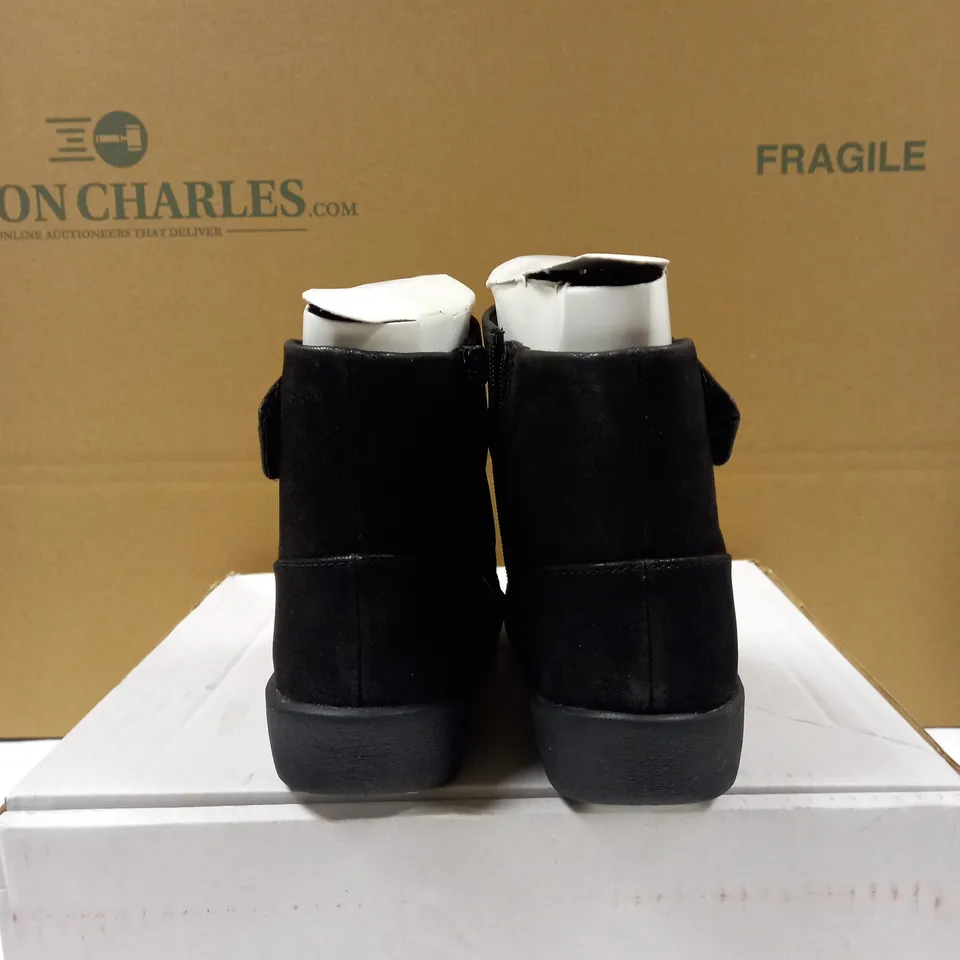 CLARKS SILIAN ANKLE BOOT SIZE 3