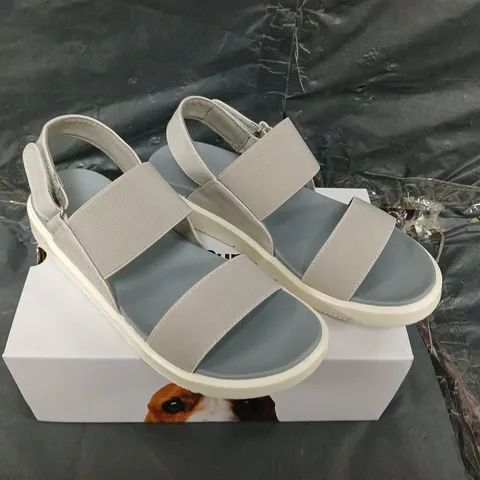 BOXED PAIR OF HUSH PUPPIES SELINA SANDALS - UK SIZE 6 
