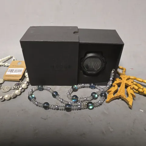 APPROXIMATELY 15 ASSORTED JEWELLERY ITEMS TO INCLUDE - WATCH , NECKLACE , BRACELET ETC