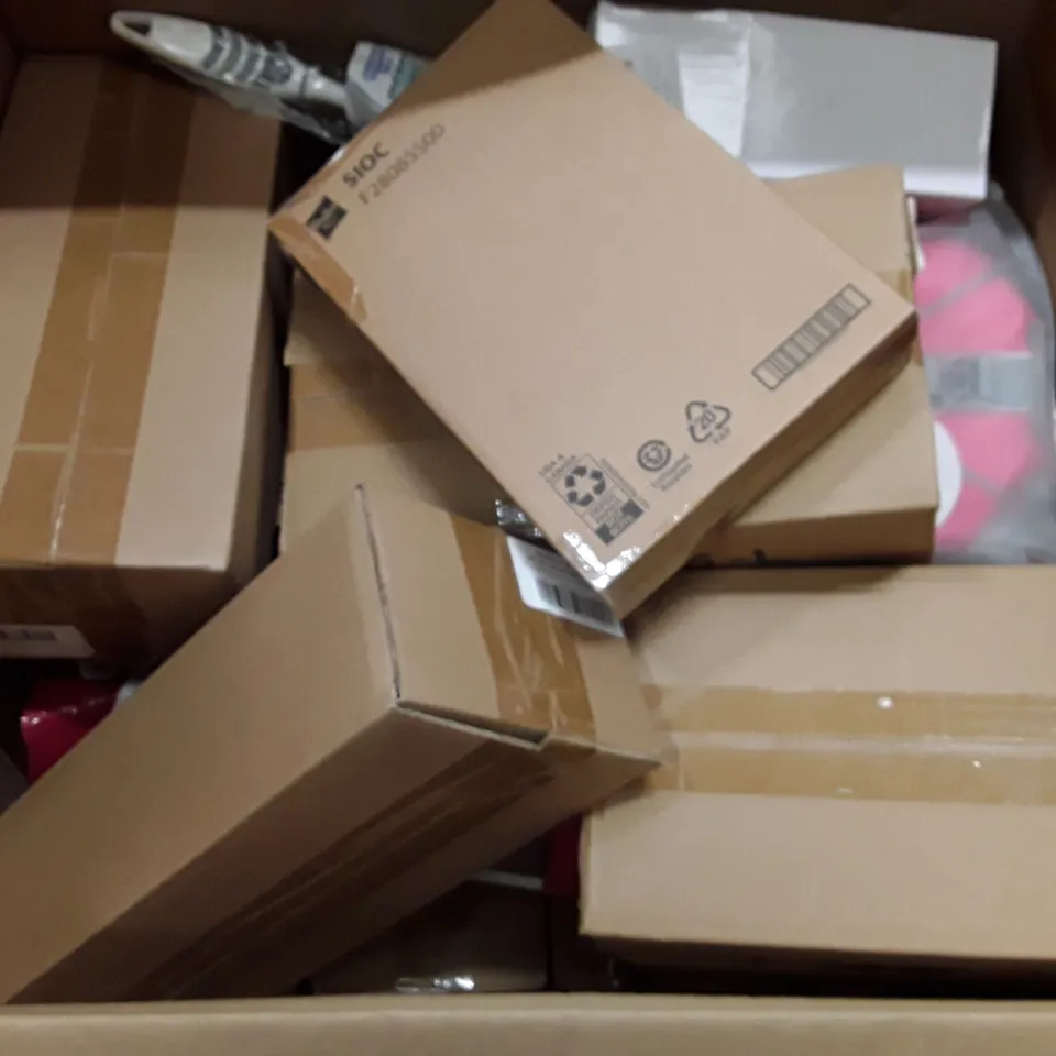 PALLET TO CONTAIN AN ASSORTMENT OF HOUSEHOLD ITEMS TO INCLUDE COSTUMES, PET JACKETS TORTOISE BEDDING ECT