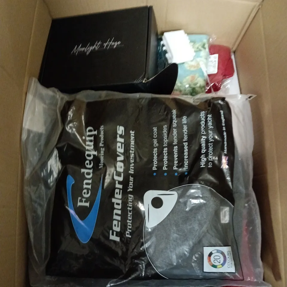 LOT OF ASSORTED HOUSEHOLD GOODS TO INCLUDE CHRISTMAS DECORATION, FENDER COVERS AND CLOTHING ITEMS 