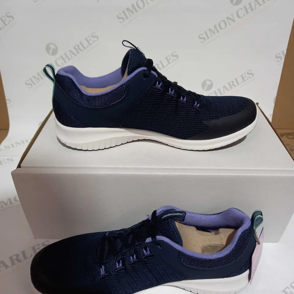 SKETCHER ULTRA FLEX LACE TRAINER NAVY - SIZE 5.5 