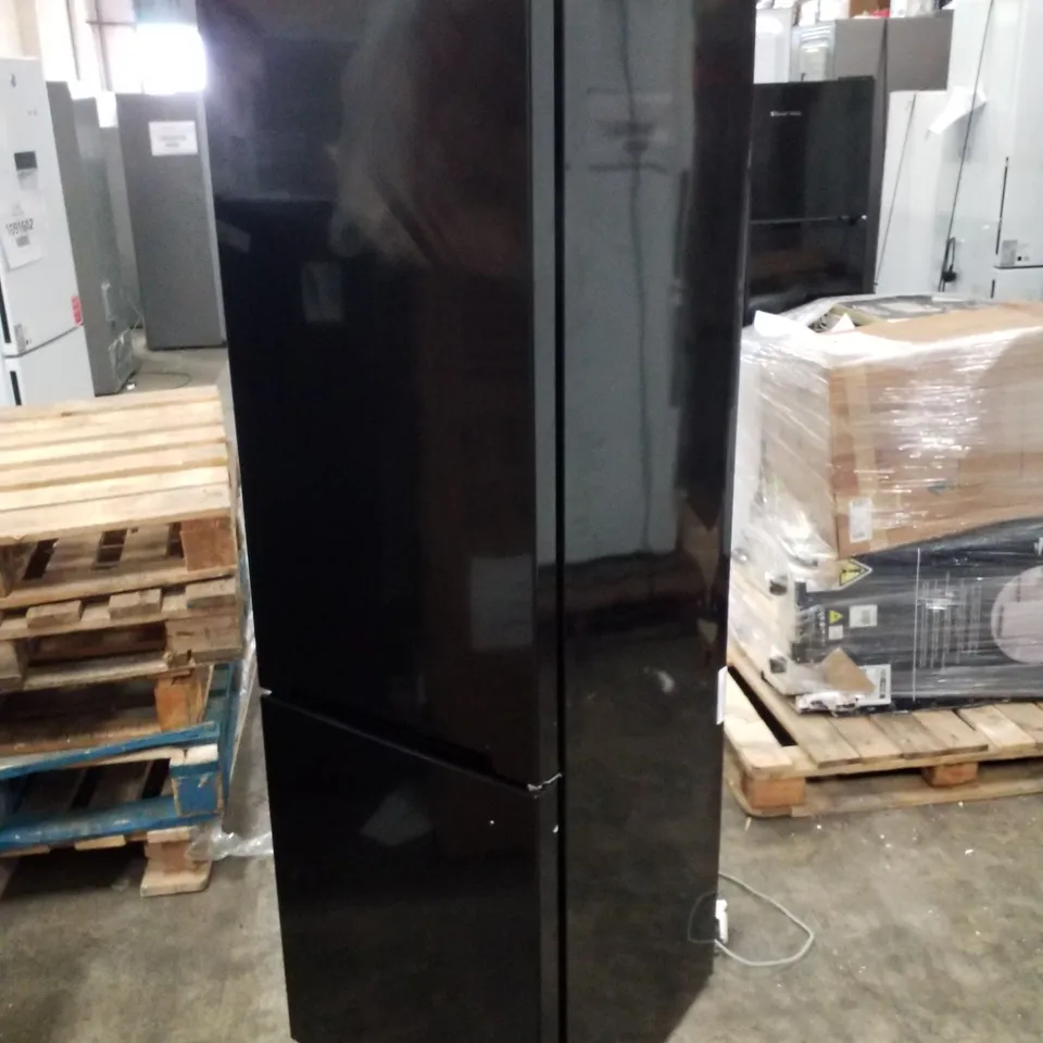RUSSELL HOBBS FREESTANDING FRIDGE FREEZER BLACK - UNPROCESSED RAW RETURN