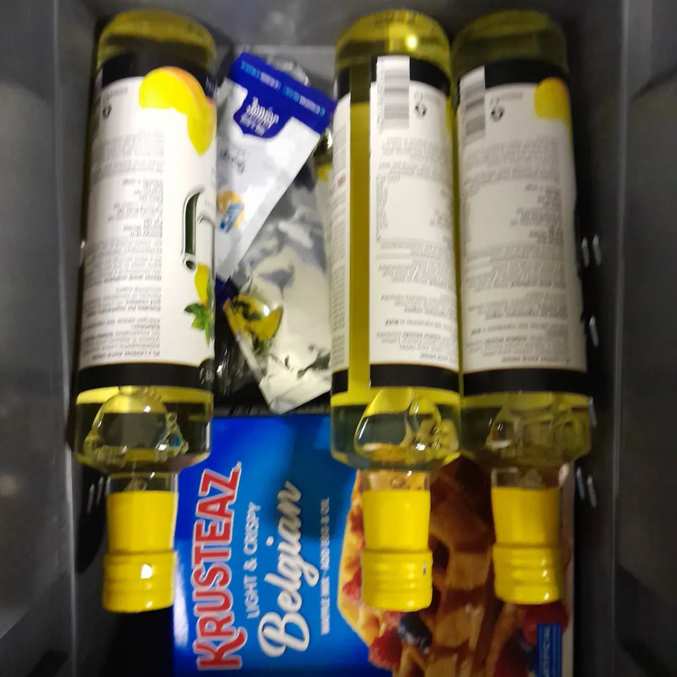 APPROXIMATELY 10 ASSORTED FOOD/DRINK PRODUCTS TO INCLUDE PLJ LEMON, CAMELLIAS EARL GREY, PME SUGAR PASTE ETC