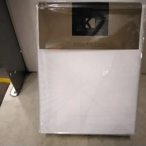 BOXED BRAND NEW KELLY HOPPEN WHITE KING SIZE DUVET SET