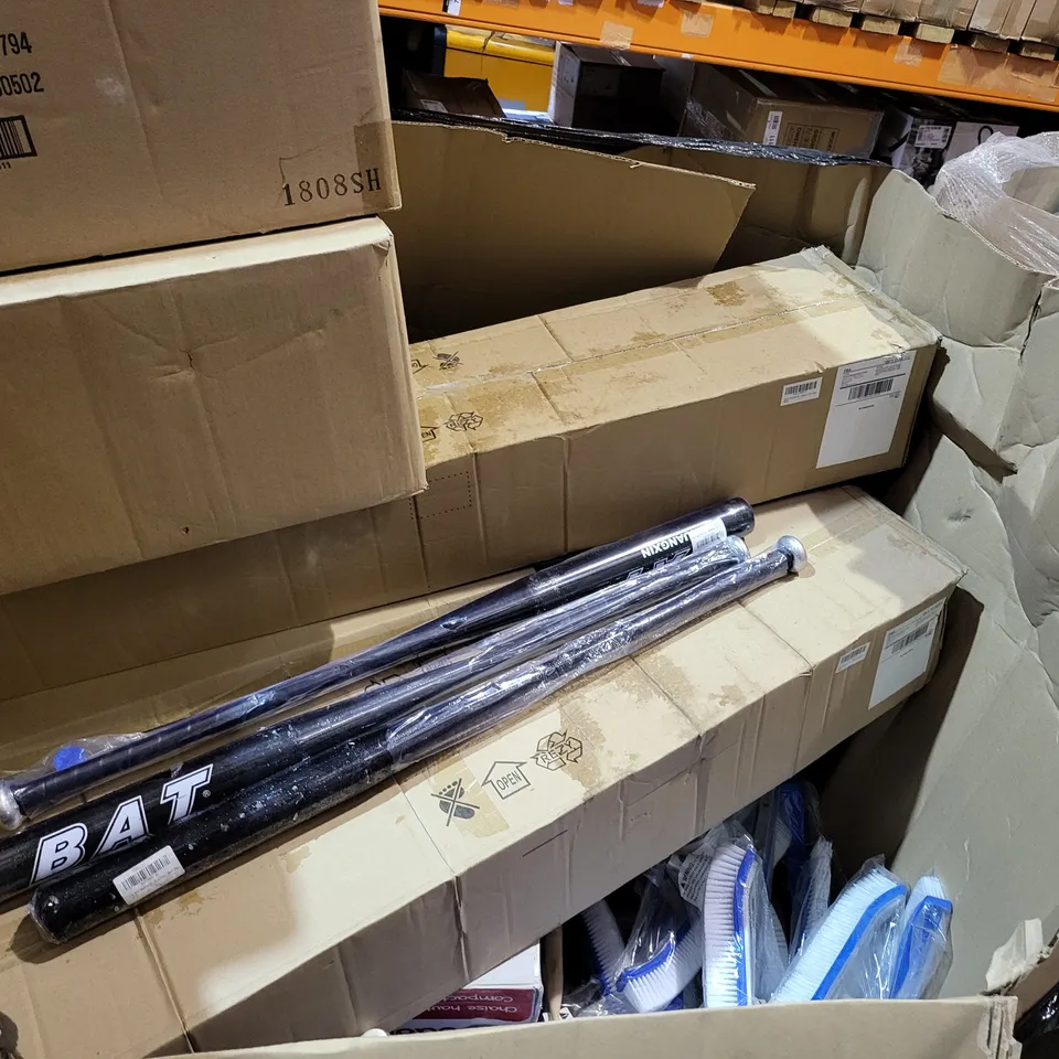 PALLET OF A SIGNIFICANT QUANTITY OF ASSORTED ITEMS TO INCLUDE BIGFISH VINTAGE STYLE FLAT PACK WOODEN BENCH, METAL BASEBALL BAT, BUSHBABY DREAM TREE, ETC 