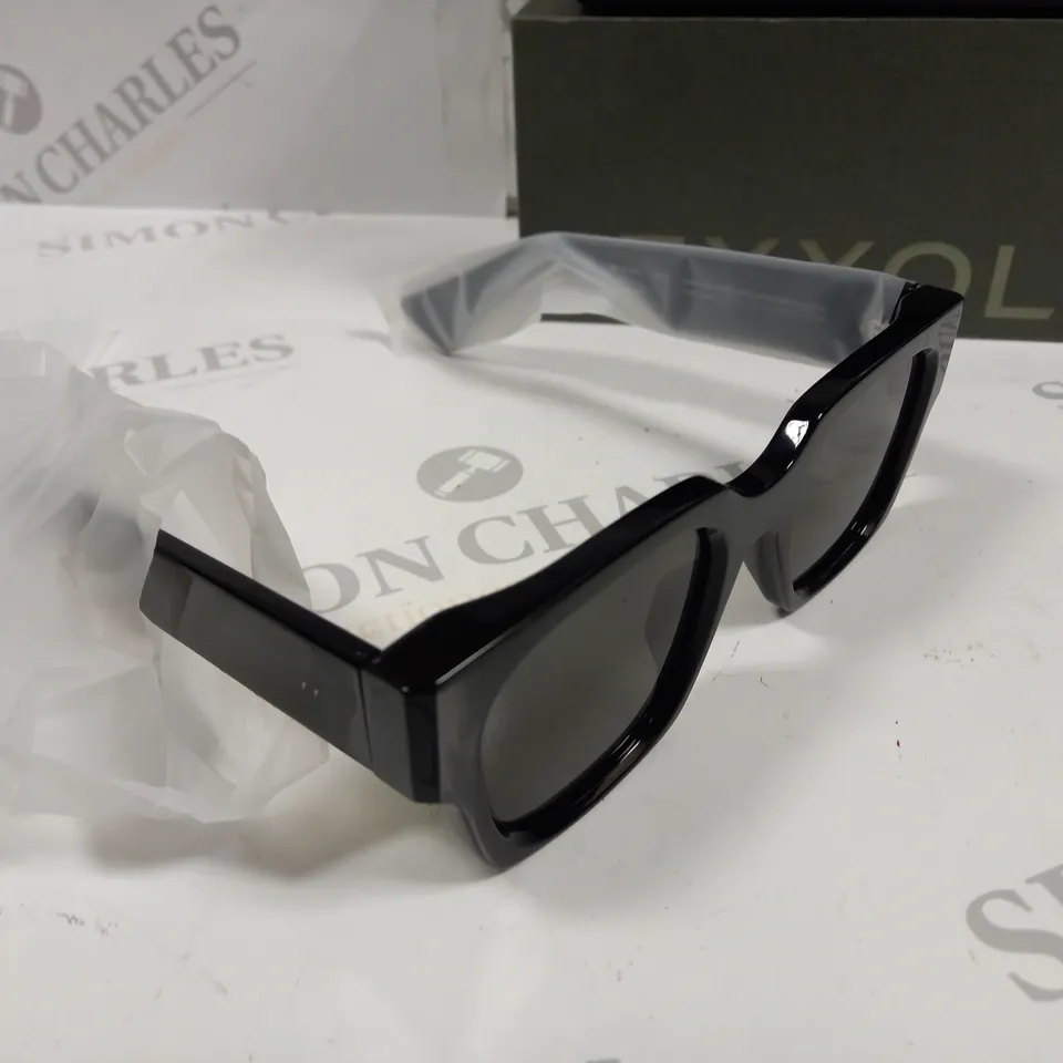 BOXED PAIR OF LEXXOLA CHUNKY FRAMED GLASSES