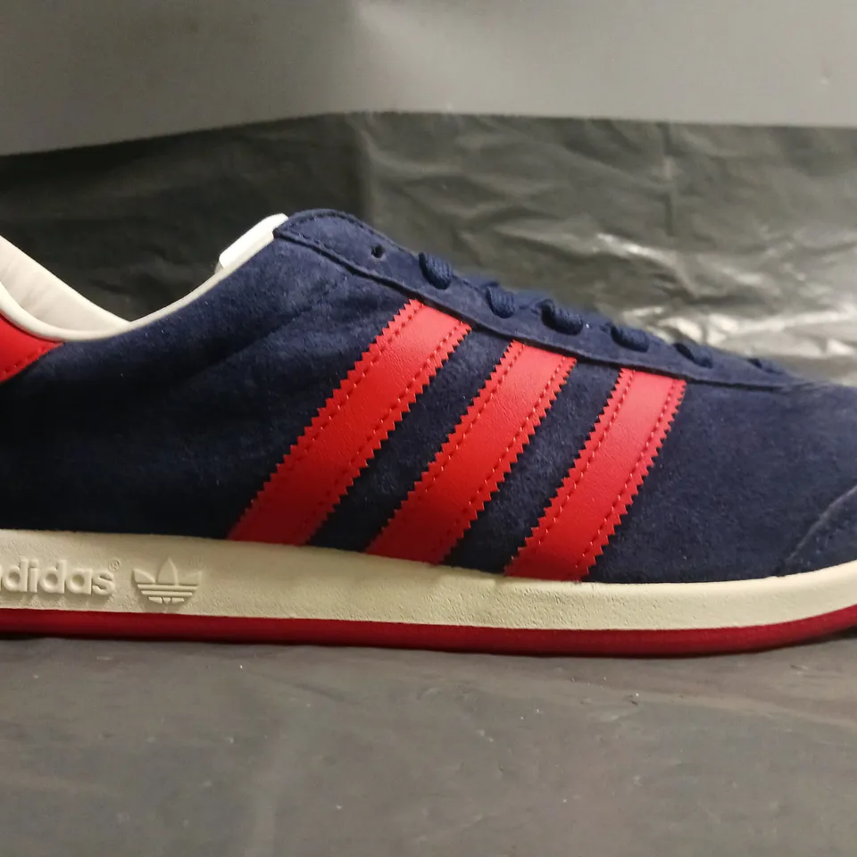 BOXED PAIR OF ADIDAS JAVA SHOES IN NAVY/RED SIZE 7