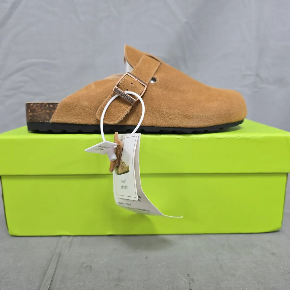 BOXED PAIR OF FVDRN MULES IN TAN SIZE EU 38