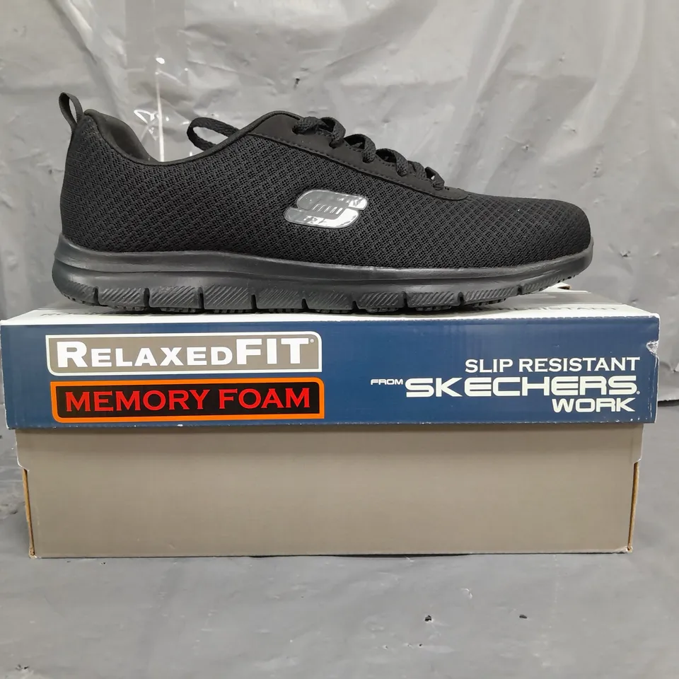 BOXED PAIR OF SKECHERS WORK MEMORY FOAM IN BLACK SIZE 6