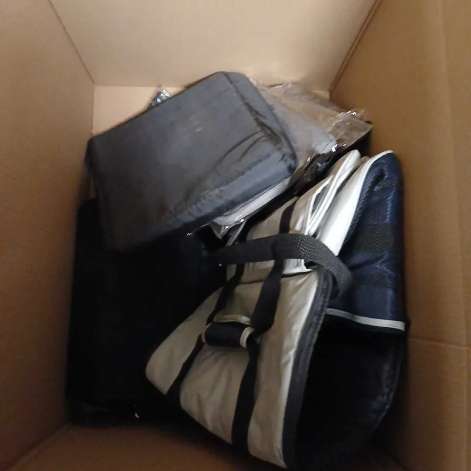 BOX OF APPROXIMATELY 8 ASSORTED LAPTOP BAGS & ACCESSORIES TO INCLUDE - PANASONIC - TECH AIR - IDEQ