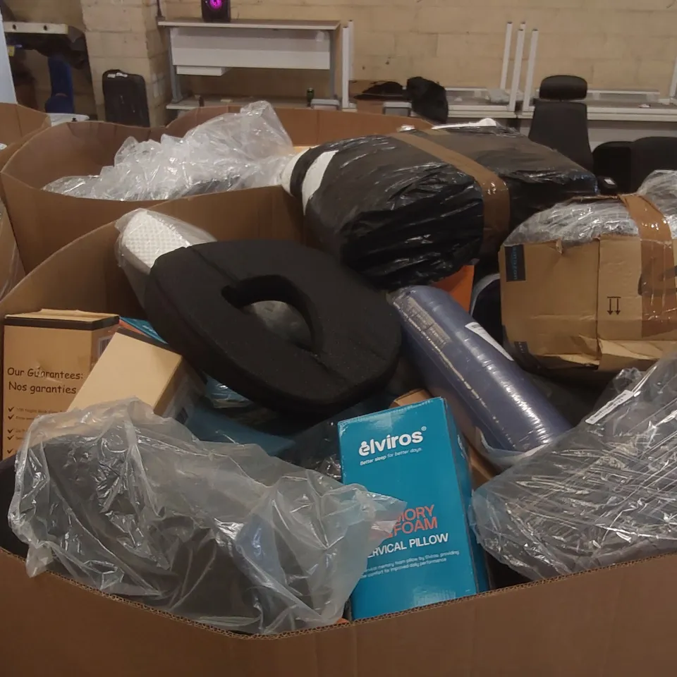 PALLET CONTAINING A VERY LARGE QUANTITY OF ASSORTED PILLOWS AND RELATED BEDDING/COMFORT PRODUCTS ECT