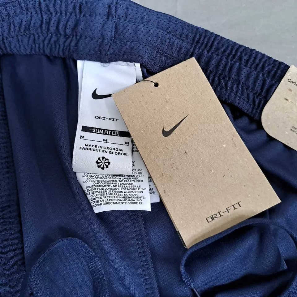 NIKE ACADEMY SHORTS IN NAVY - MEDIUM