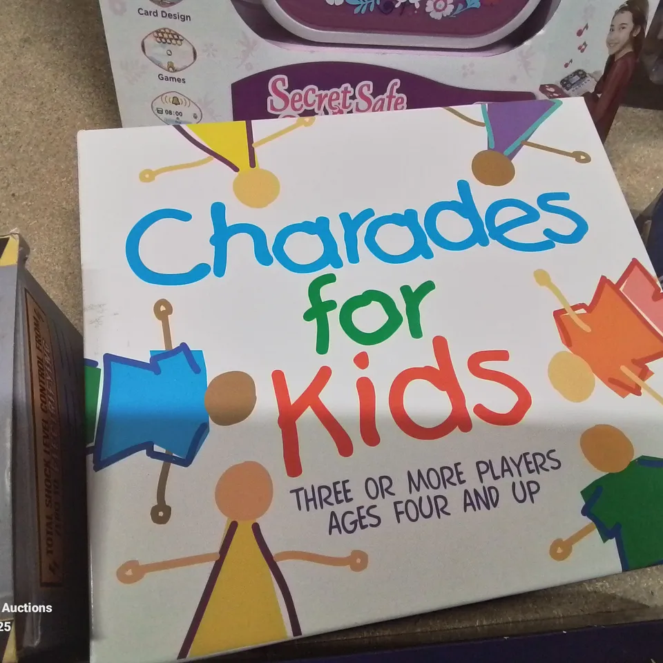 BOX OF APPROXIMATELY 10 KIDS BOXED TOYS TO INCLUDE: TOP GUN PLANE, CHARADES FOR KIDS, VTECH SECRET SAFE DIARY, UNO EXTREME, DON'T SAY IT GAME ETC.