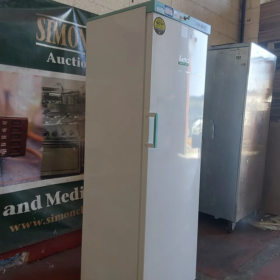 LEC PSR353UK - 353 LITRE PHARMACY REFRIGERATOR MEDICAL - SOLID DOOR