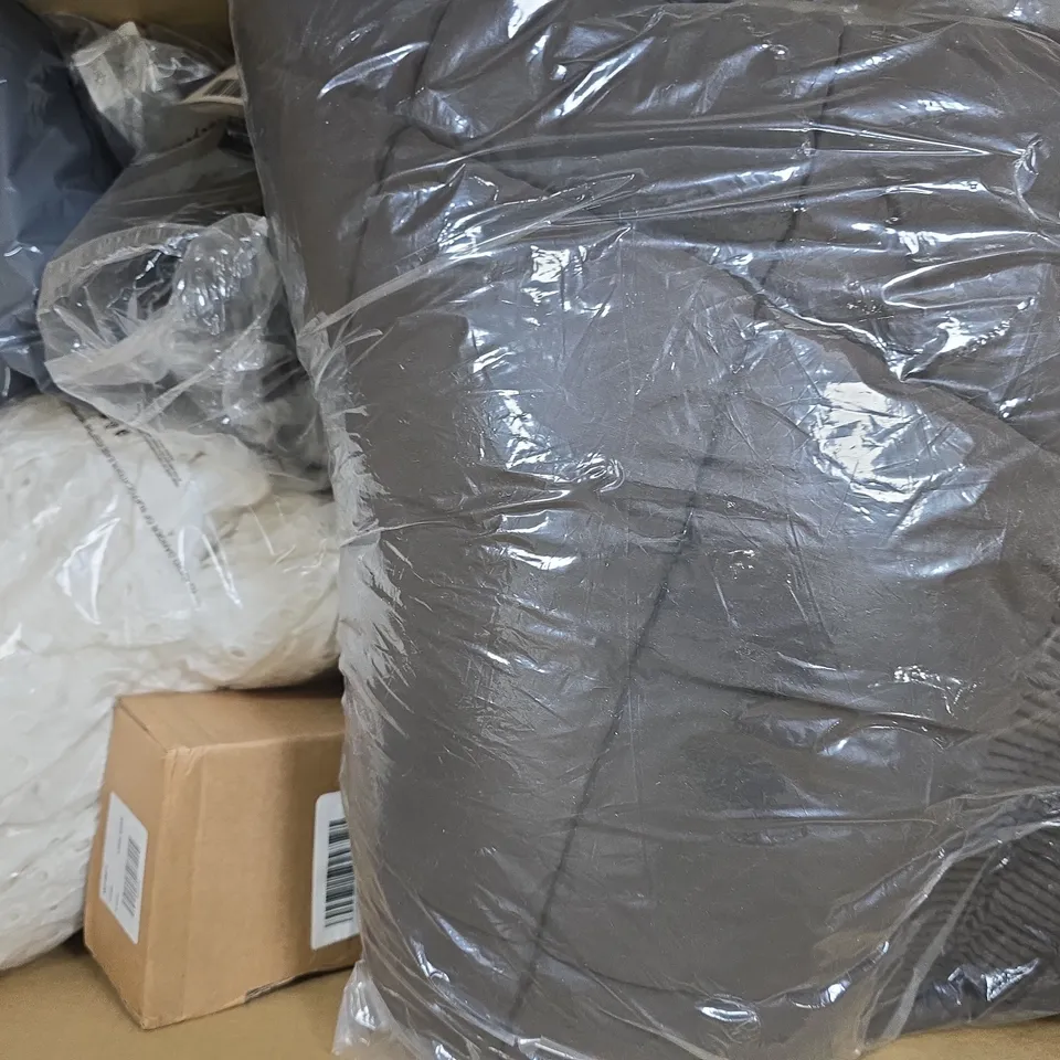 BOX OF APPROXIMATELY 10 ASSORTED HOUSEHOLD ITEMS TO INCLUDE PYJAMAS IN BLACK SIZE 12-14, L'OREAL BEAUTY ESSENTIALS ROUTINE, ETC - COLLECTION ONLY