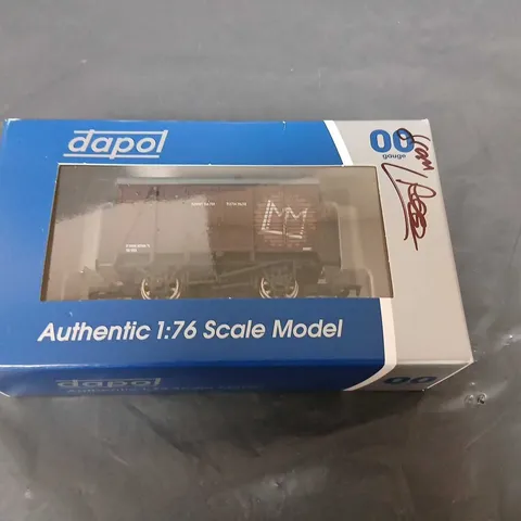 DAPOL 1:76 SCALE MODEL TRAIN WAGON – AUTHENTIC