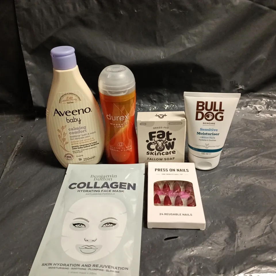 APPROXIMATEY 20 ASSORTED HEALTH AND BEAUTY PRODUCTS TO INCLUDE - BULLDOG SENSITIVE MOISTURISER - AVEENO BABY BATH WASH AND FAT COW SKINCARE TALLOW SOAP