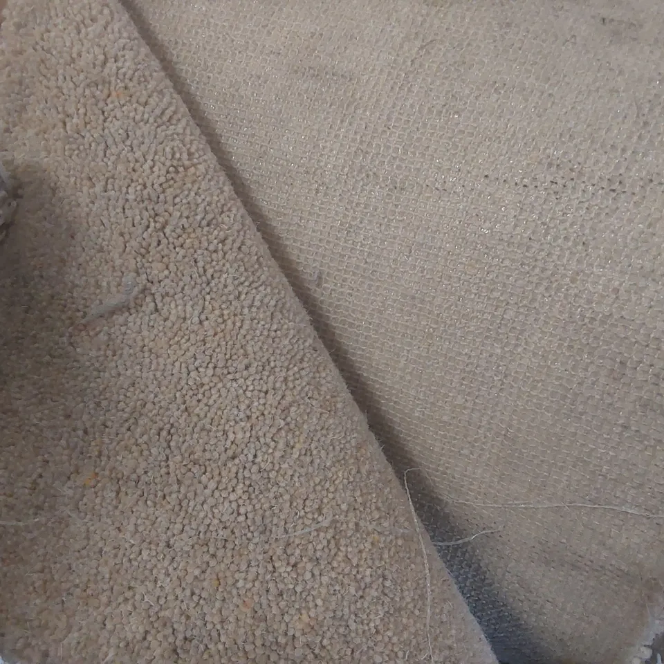 ROLL OF QUALITY LINGDALE ELITE HAWES CARPET - APPROXIMATELY 5 x 7.7m