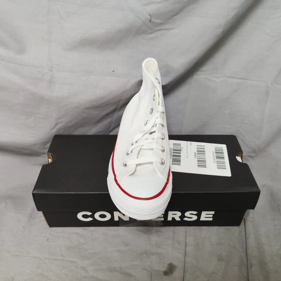 BOXED CONVERSE CHUCK TAYLOR ALL STAR HI-TOP TRAINERS – WHITE UK 5