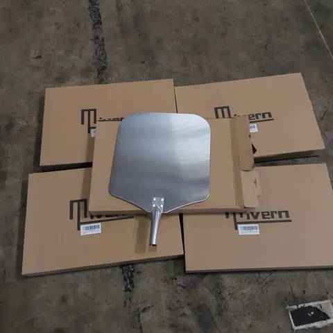 PALLET FILLED WITH A VERY LARGE QUANTITY OF PIZZA PEELS