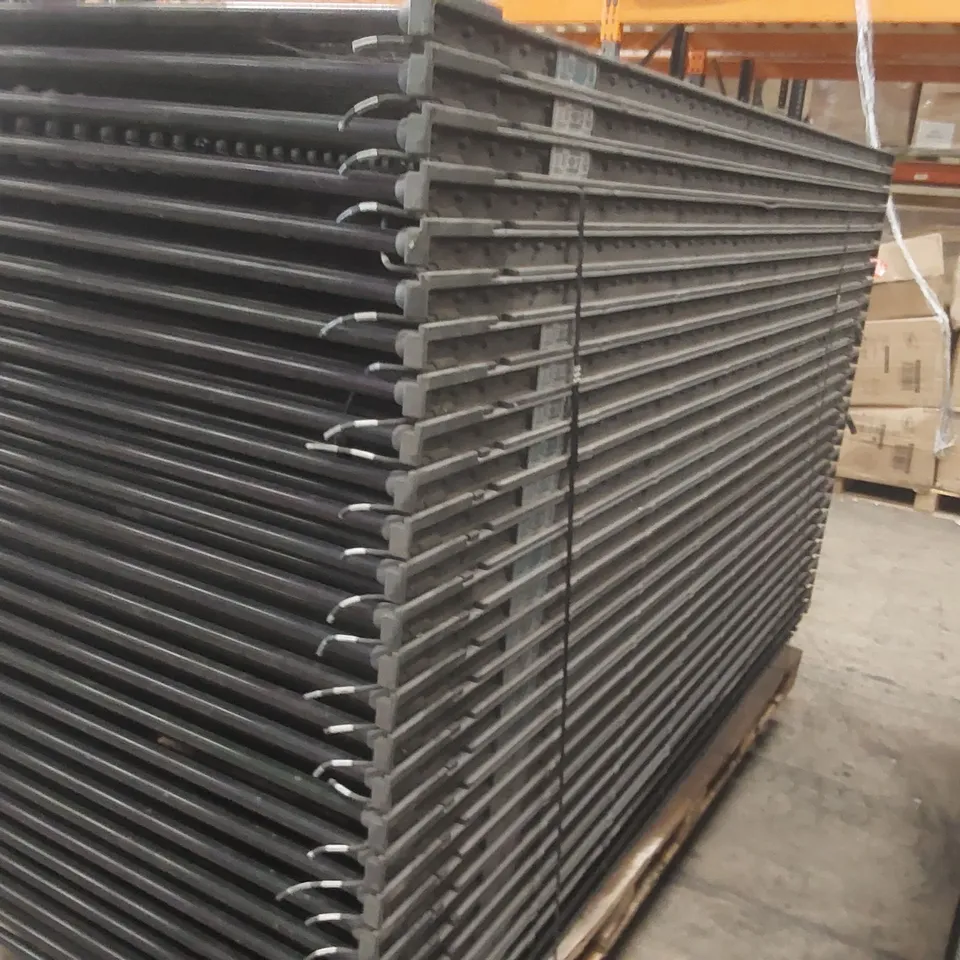 PALLET CONTAINING A VERY LARGE QUANTITY OF SOLYNDRA 200W SOLAR PANELS
