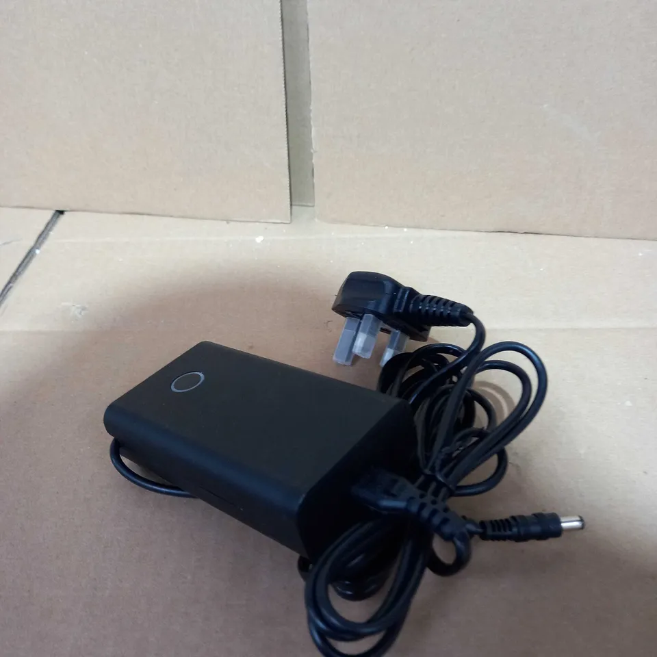 BLACK WEB UNIVERSAL LAPTOP CHARGER