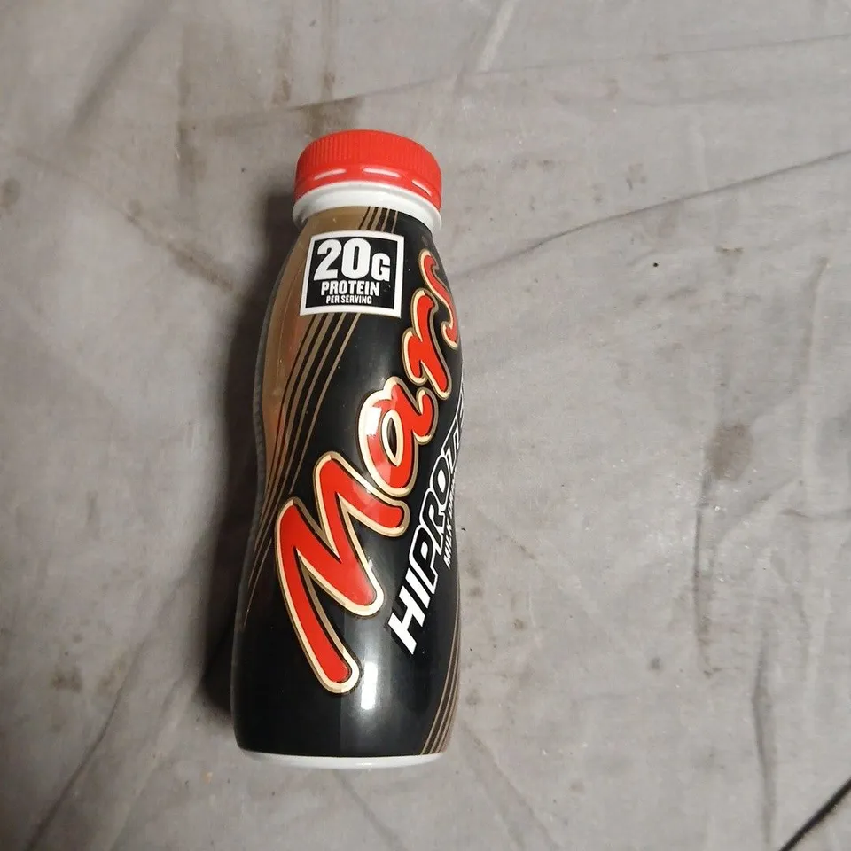 APPROXIMATELY 10 ASSORTED FOOD ITEMS INCLUDING SPAGHETTI LOOPS , MARS PROTEIN DRINK AND CBD BEARS