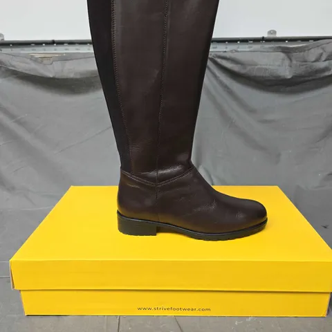 BOXED PAIR OF STRIVE BLOOMSBURY BOOTS IN CHOCOLATE - 6