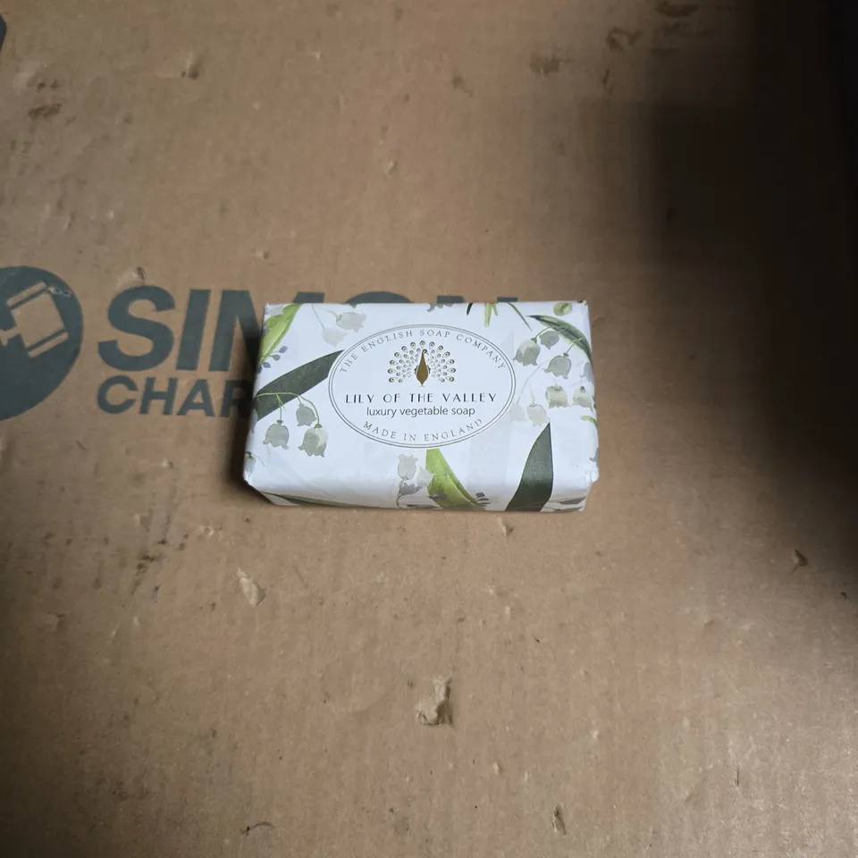 APPROXIMATELY 15 ASSORTED COSMETIC ITEMS INCLUDING FEMFREAH DAOLY WASH , HYDRA COOL POWDER AND LILY OF THE VALLEY SOAP