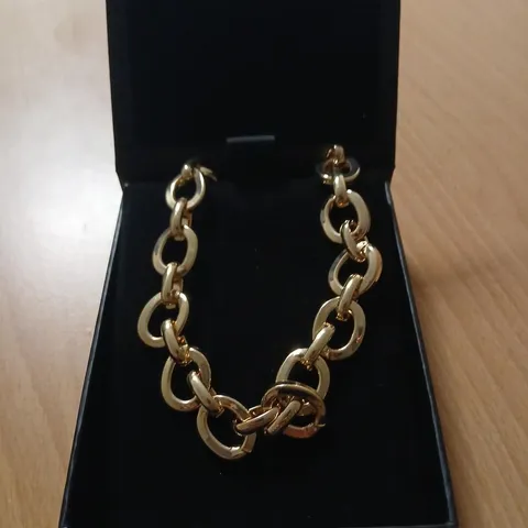 MALIKA CHUNKY CIRCLE LINK CHAIN NECKLACE 