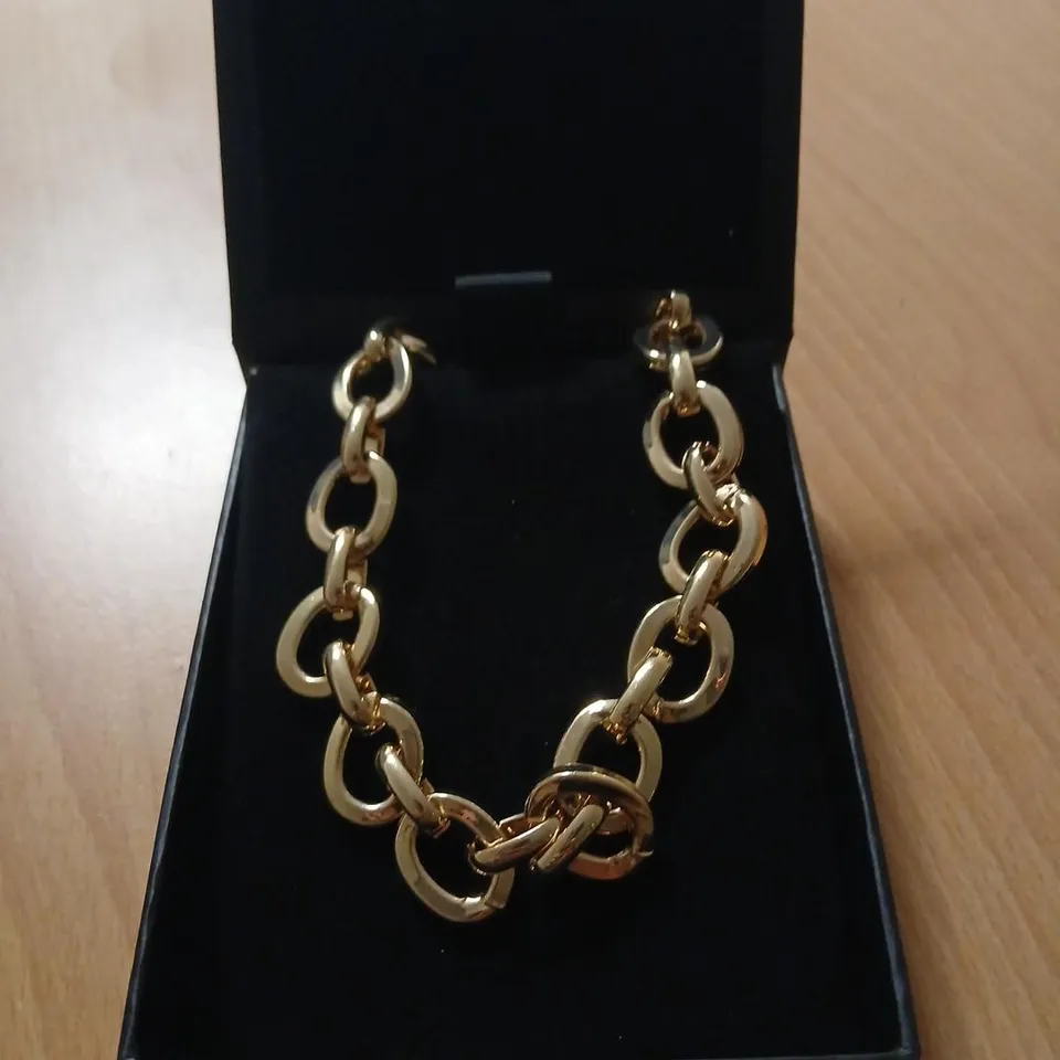 MALIKA CHUNKY CIRCLE LINK CHAIN NECKLACE