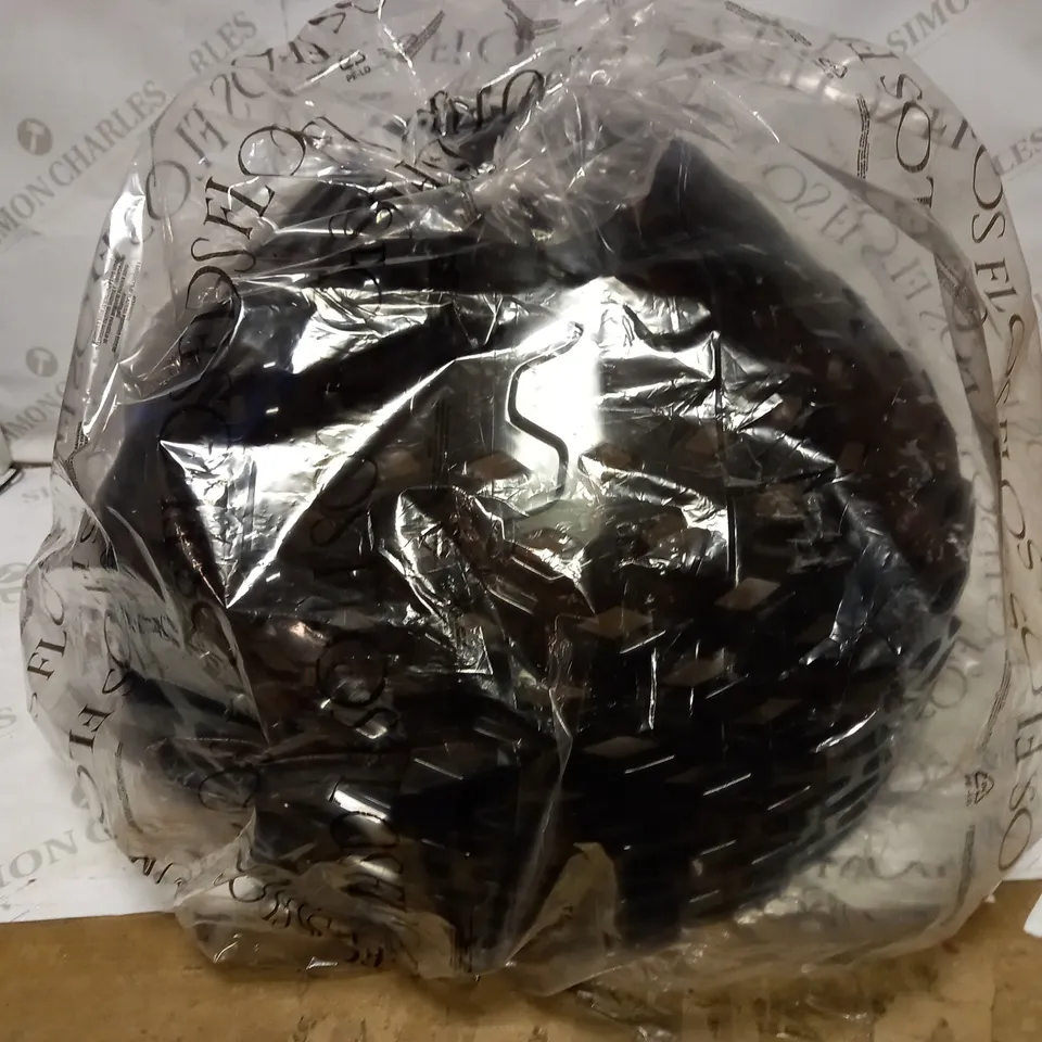 LOT OF APPROXIMATELY 10 ELECTRICALS TO INCLUDE LAMPS, LAMP SHADES, CEILING LIGHTS, ETC - COLLECTION ONLY