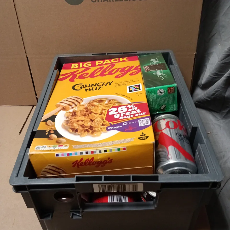 TOTE OF APPROXIMATELY 15 ASSORTED FOOD/DRINK ITEMS TO INCLUDE KELLOGGS CRUNCHY NUT, HEINZ TOMATO KETCHUP, AFTER EIGHT MINTS, PEPSI MAX, DIET COKE ETC