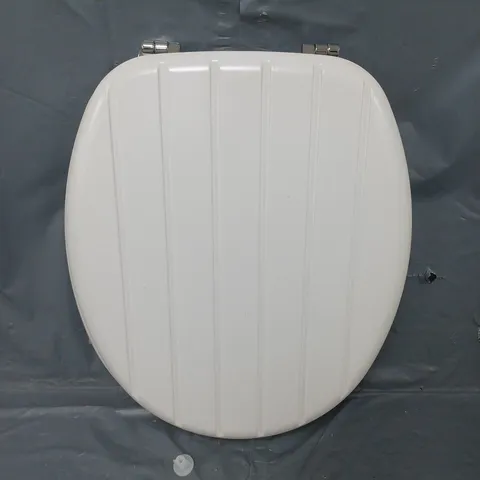 BOXED HOME SHAKER STYLE TOILET SEAT