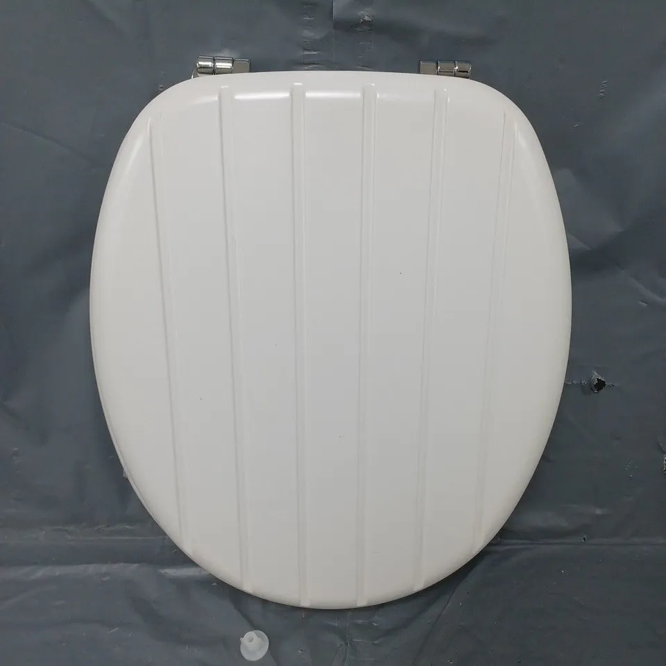 BOXED HOME SHAKER STYLE TOILET SEAT 