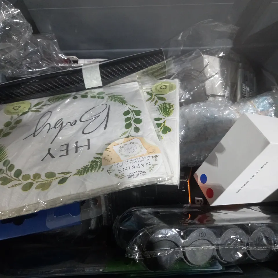 BOX OF 14 ASSORTED ITEMS TO INCLUDE - 10 BALL POINT PENS - 16G STRAIGHT BLADES - MEDIBIT EQUINE DOSING BIT ECT