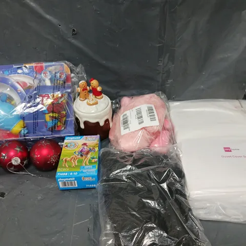 BOX OF APPROXIMATELY 5 ASSORTED ITEMS TO INCLUDE - SPIDERMAN DINER SET, COOKIE JAR, AND DUVET COVER SET 