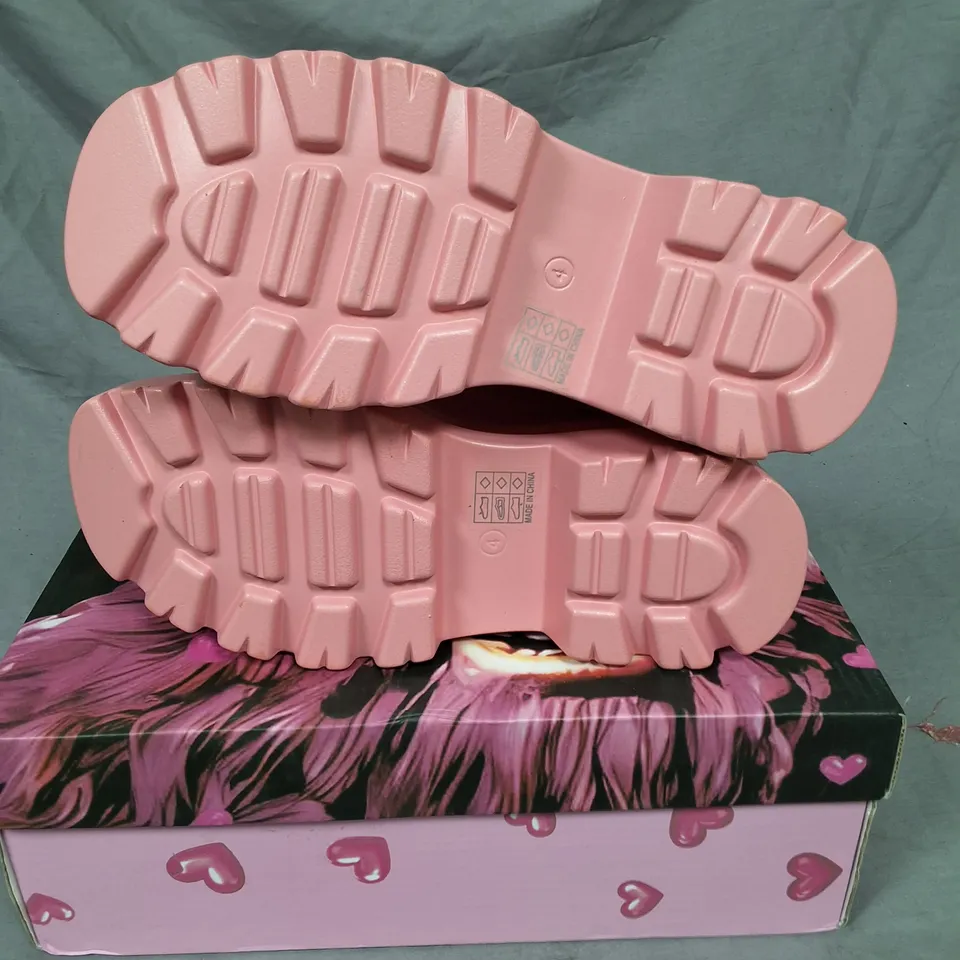 BOXED KOI KAWAII DOLL TRIDENT MARY JANE'S IN PINK -UK 4