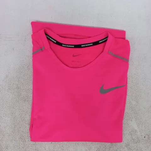 NIKE DRI-FIT RUNNING SHORT SLEEVE T-SHIRT IN NEON PINK SIZE SMALL