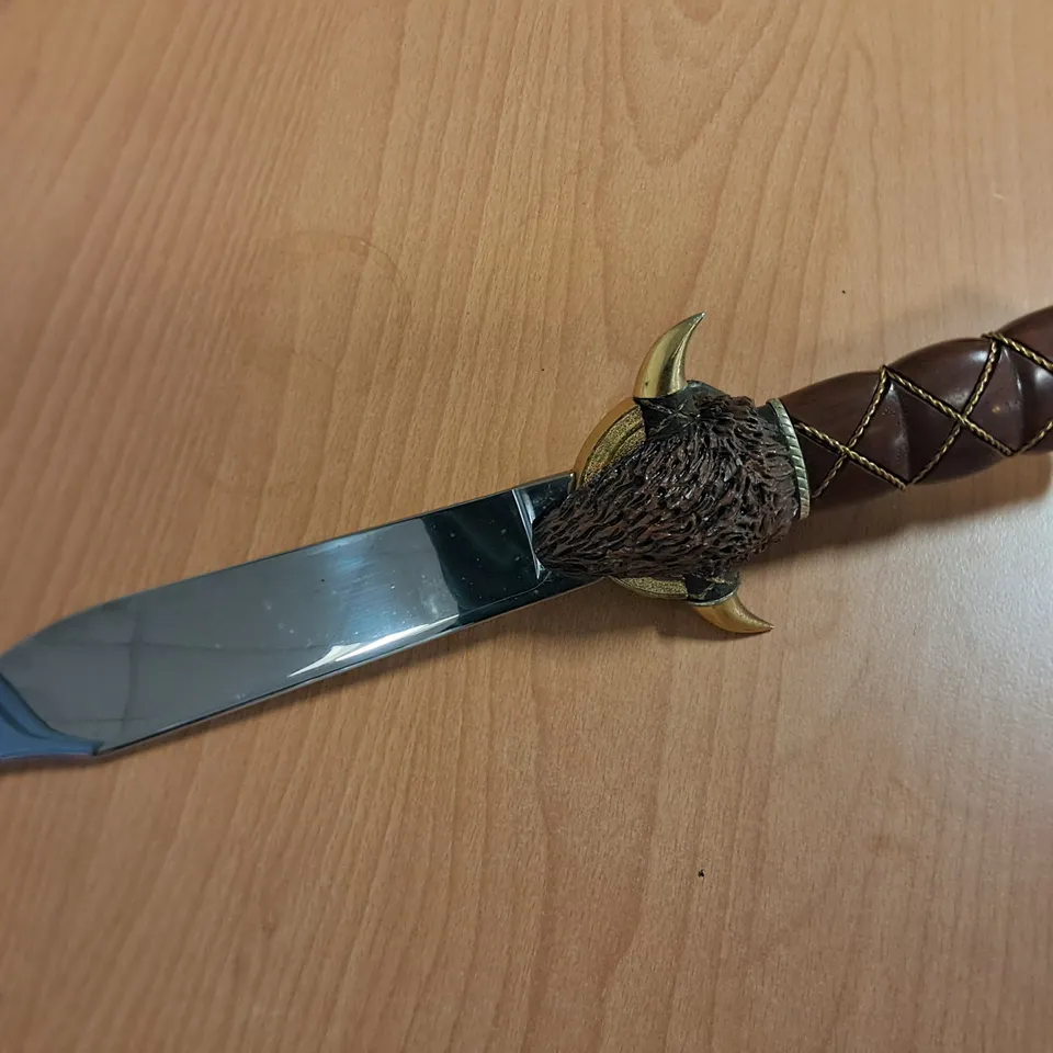 DECORATIVE BISON THEMED 8" HUNTING KNIFE