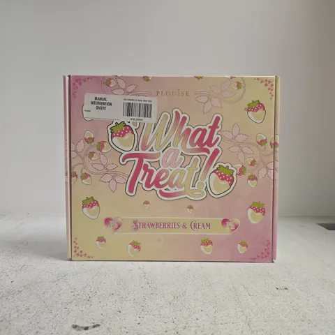 P.LOUISE WHAT A TREAT STRAWBERRIES & CREAM MYSTERY COSMETIC BEAUTY SET