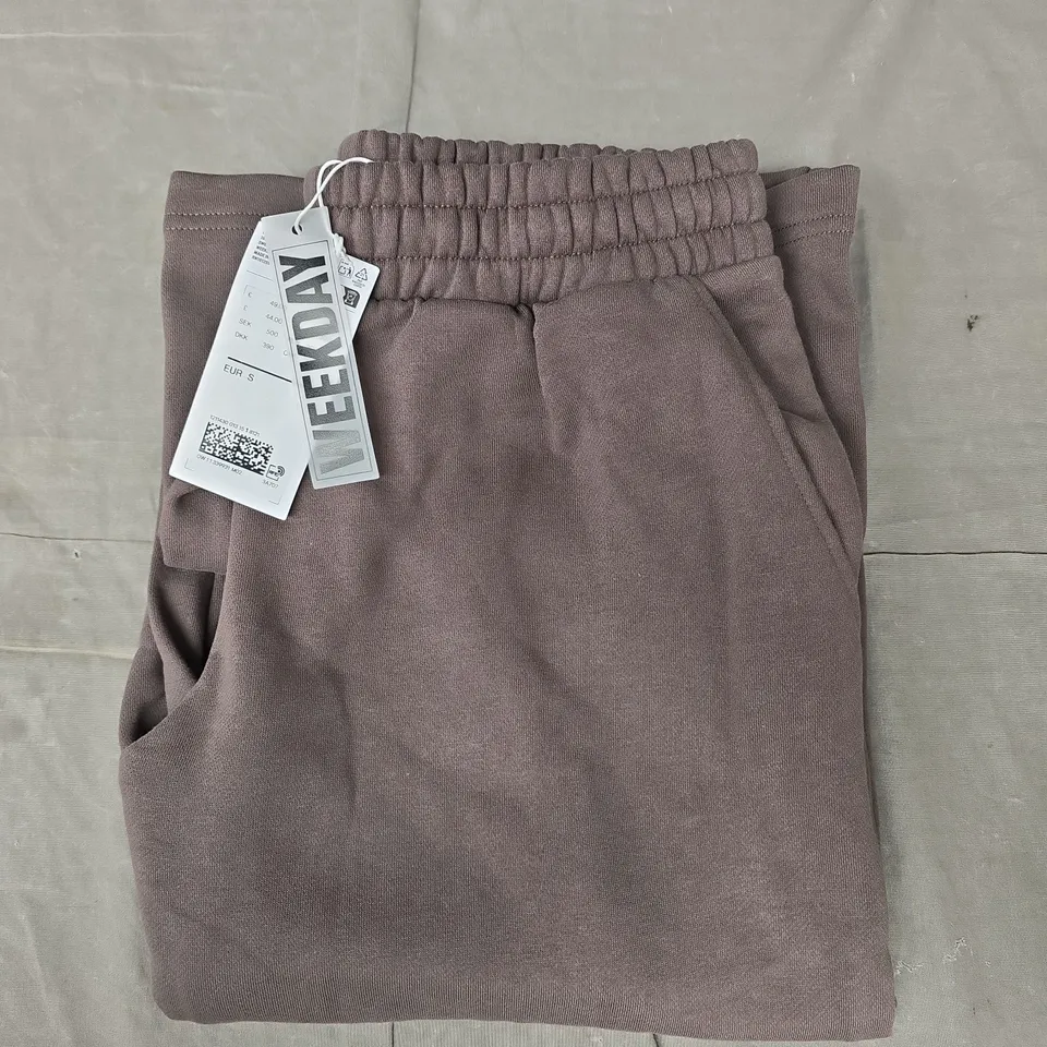 WEEKDAY JOGGERS IN BROWN SIZE SMALL