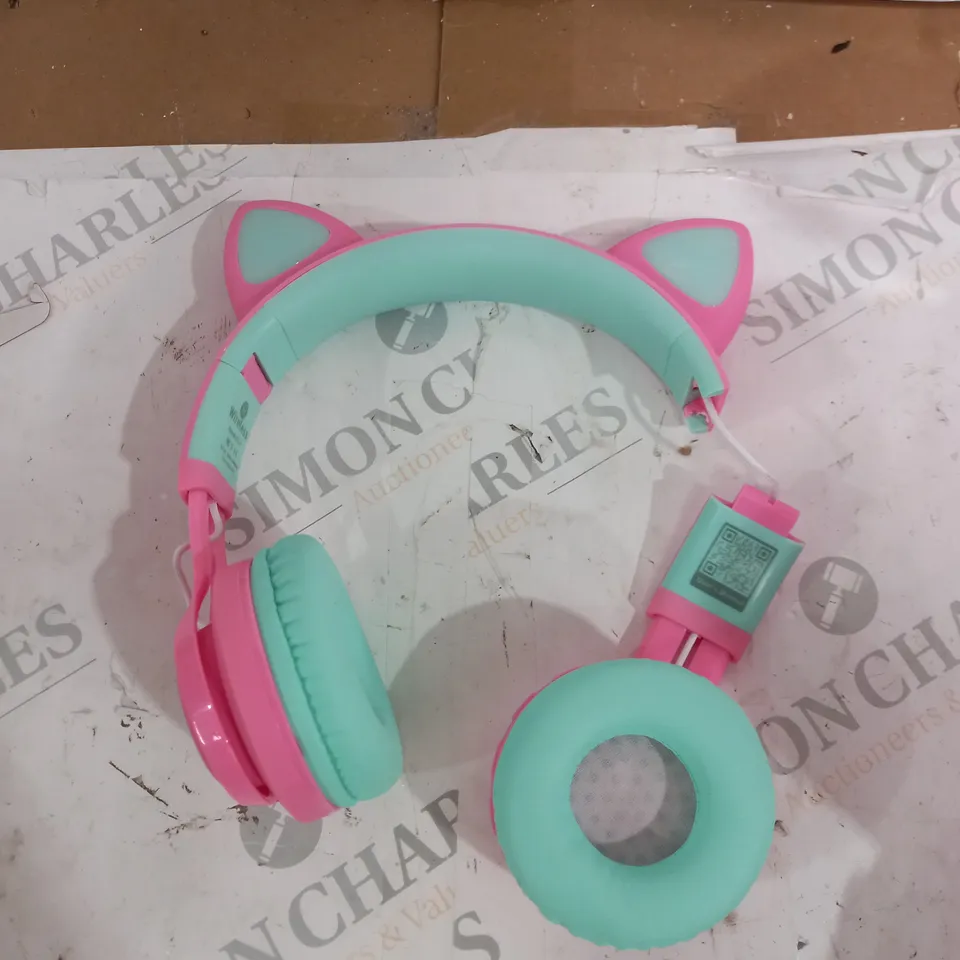 BOXED AIWBD CAT WIRELESS HEADPHONES 