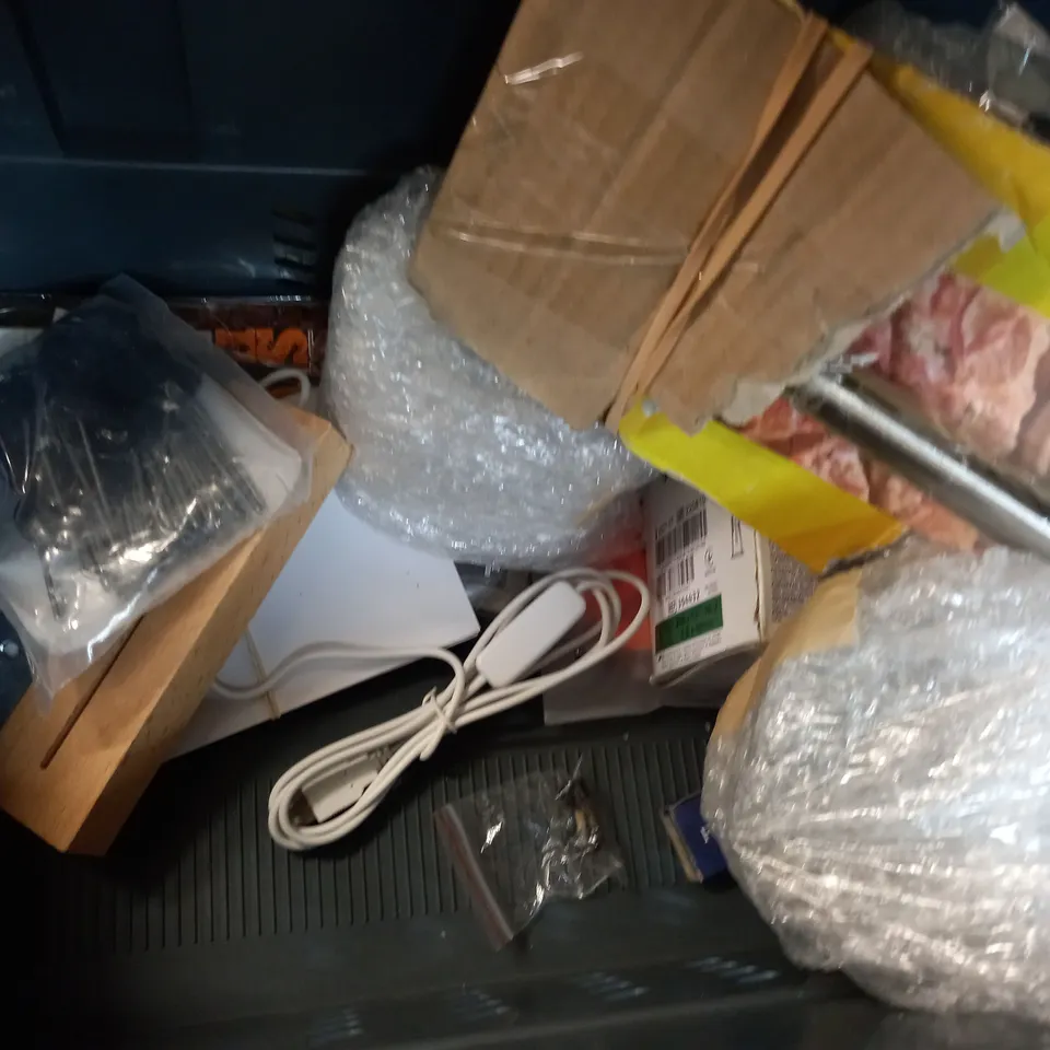 LOT OF APPROXIMATEY 16 ITEMS TO INCLUDE GATE MATE RING GATE LATCH, PULSE FINGERTIP OXIMETER, COMPACT WOOD STOVE, ETC