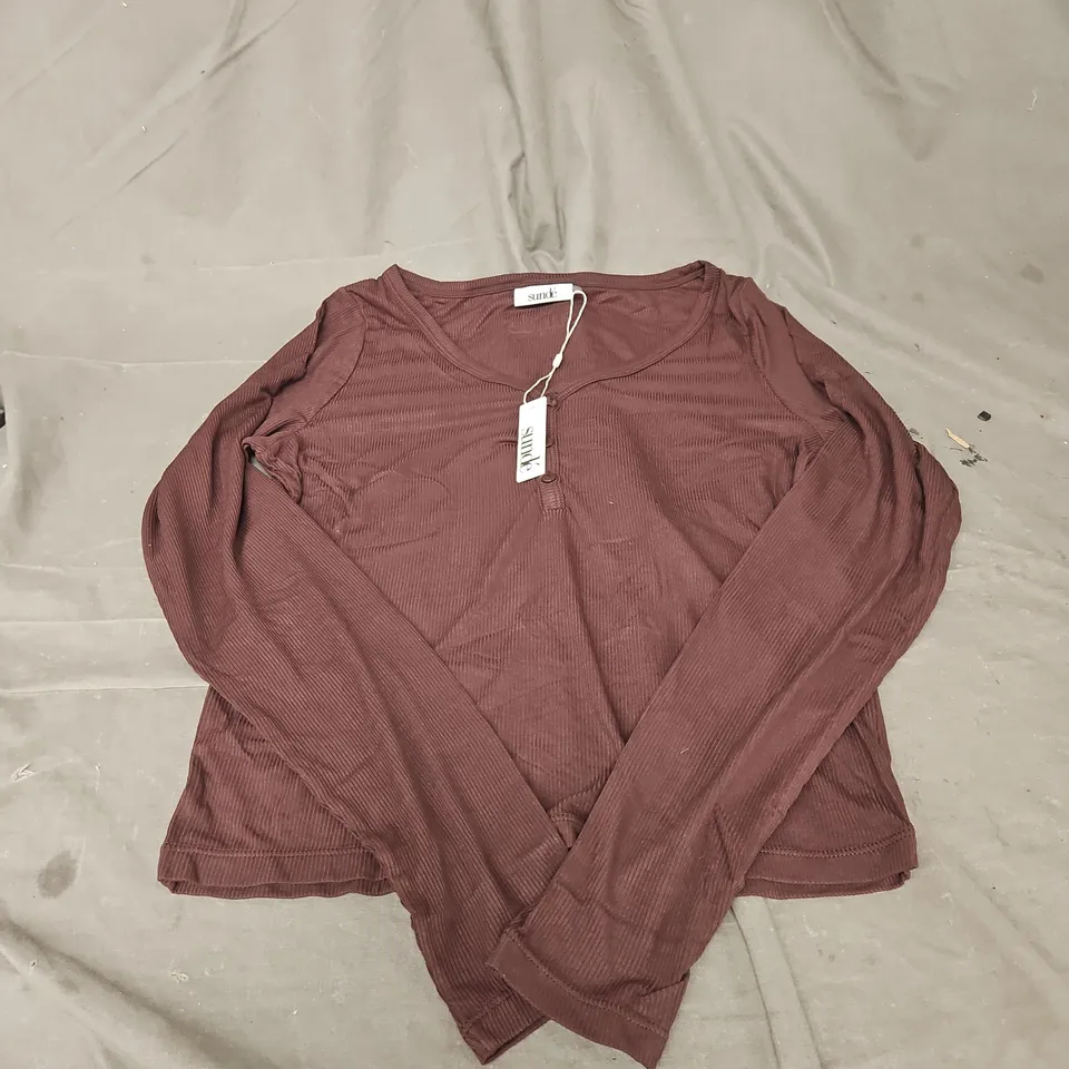 SUNDE LONG SLEEVE RIBBED TOP IN CHOCOLATE SIZE M
