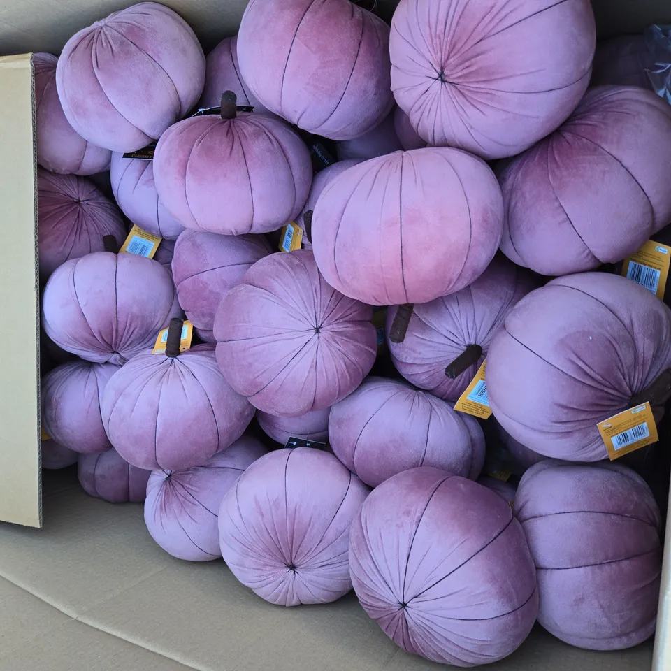 BOX OF APPROXIMATELY 100 HOBBYCRAFT PLUSH PUMPKIN DECORATIONS – PINK